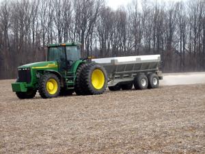 bulk material lime fertilizer spreader